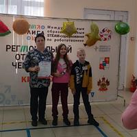 Команда ЮТ-3 и их наставник Даниленко М.С.
