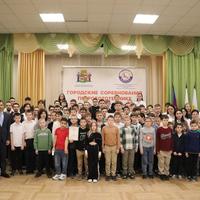 Юные робототехники соревновались в программировании, точности и скорости своих роботов, демонстрируя не только технические навыки, но и умение работать в команде.  