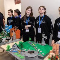 Обучающиеся МБОУ ДО ЦДТТ «Юный техник» Красюк Вероника и Головкова Есения