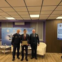 Педагоги МБОУ ДО ЦДТТ «Юный техник» Ароянц Э.А. получает награду