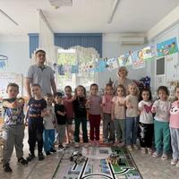 общее фото с воспитанниками детсада